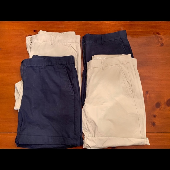 Bundle of 4 pair of GAP Roll/ Cuffed Bottom Shorts - Picture 1 of 8